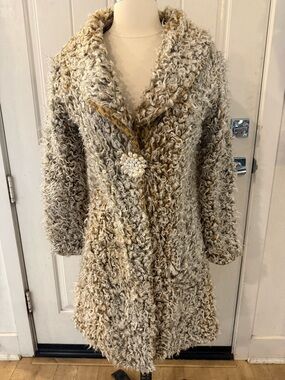 Statement jacket Curly Faux Shearling leopard accent pearl Brooch fastener S/M